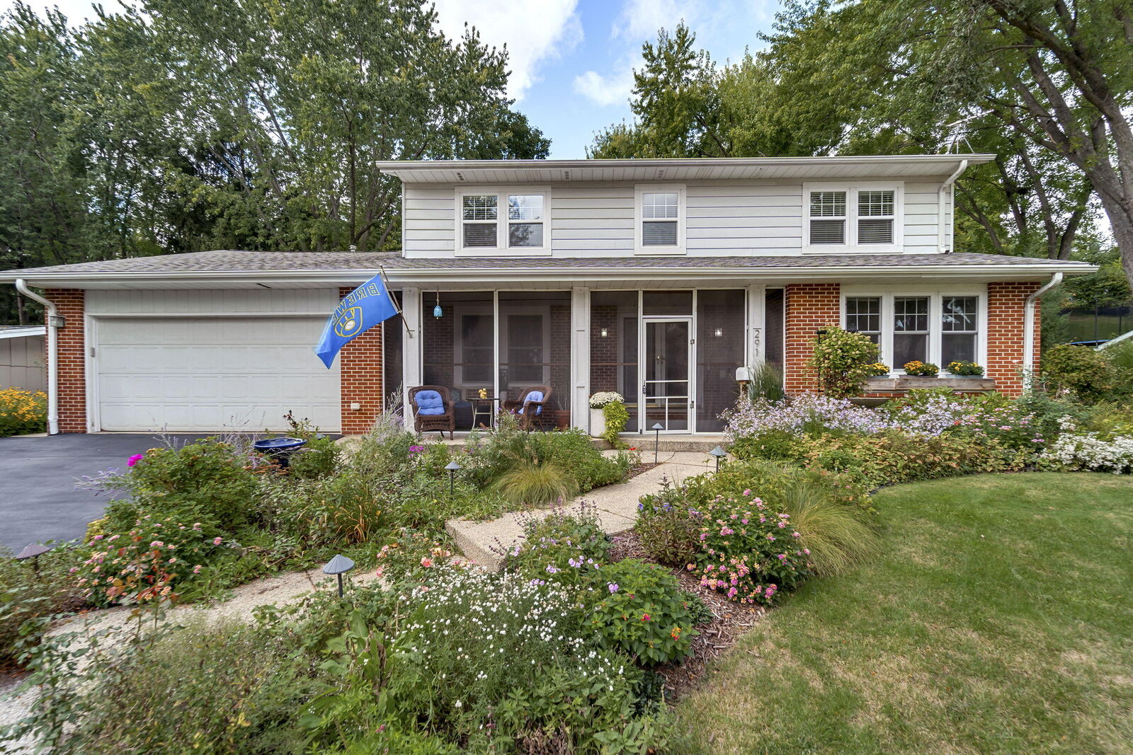 Property Photo:  291 Robins Run  WI 53105 