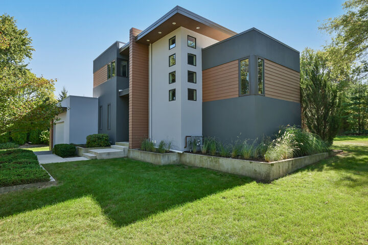 Property Photo: 4821 W Glen Cove Ct WI 53092