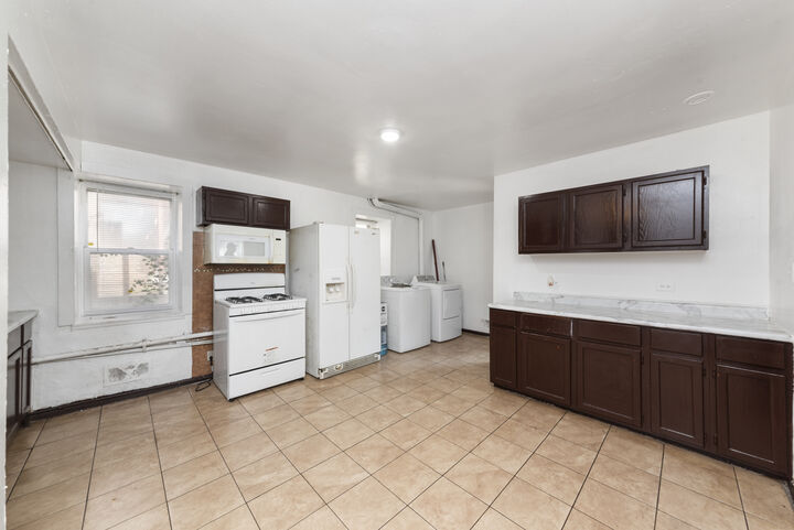 Property Photo: 516 S Eastern Avenue IL 60433