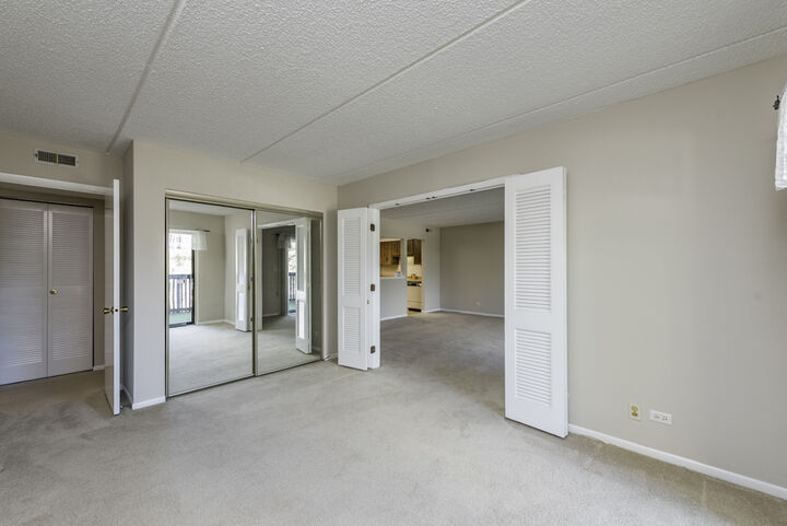 Property Photo:  650 Whitney Court 203  IL 60031 