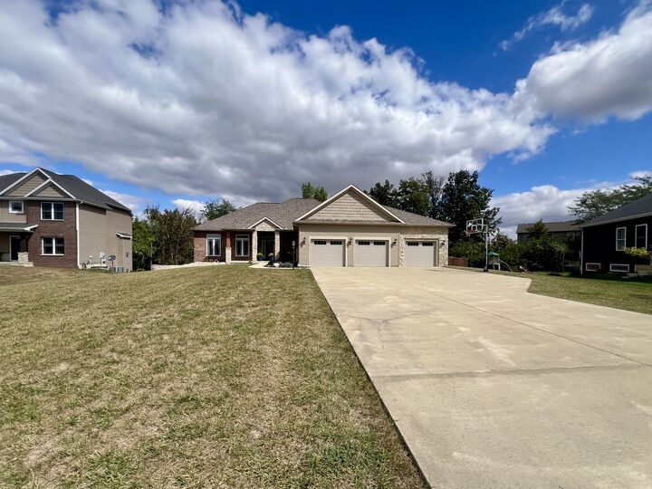 2112 Slade Lane  Mahomet IL 61853 photo