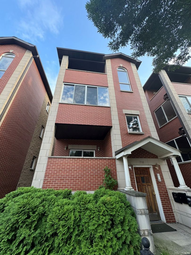Property Photo: 711 W 31st Street 1 IL 60616