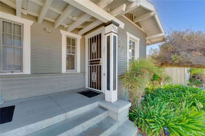 Property Photo:  926 Newport Avenue 1  CA 90804 