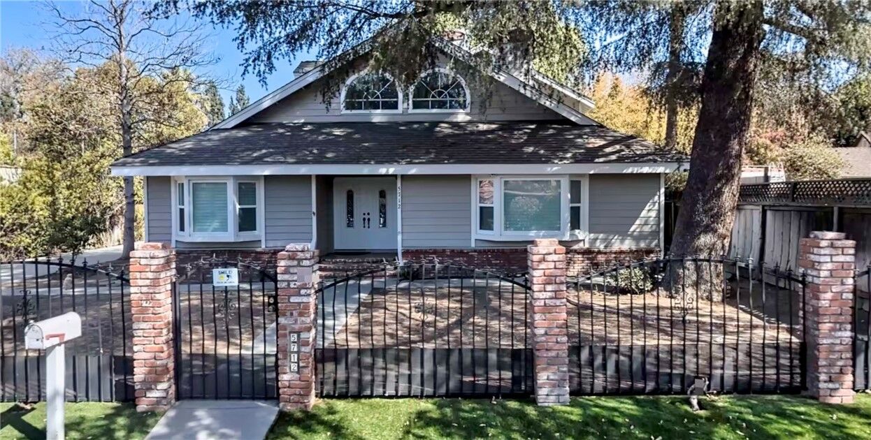 Property Photo:  5712 Donna Avenue  CA 91356 