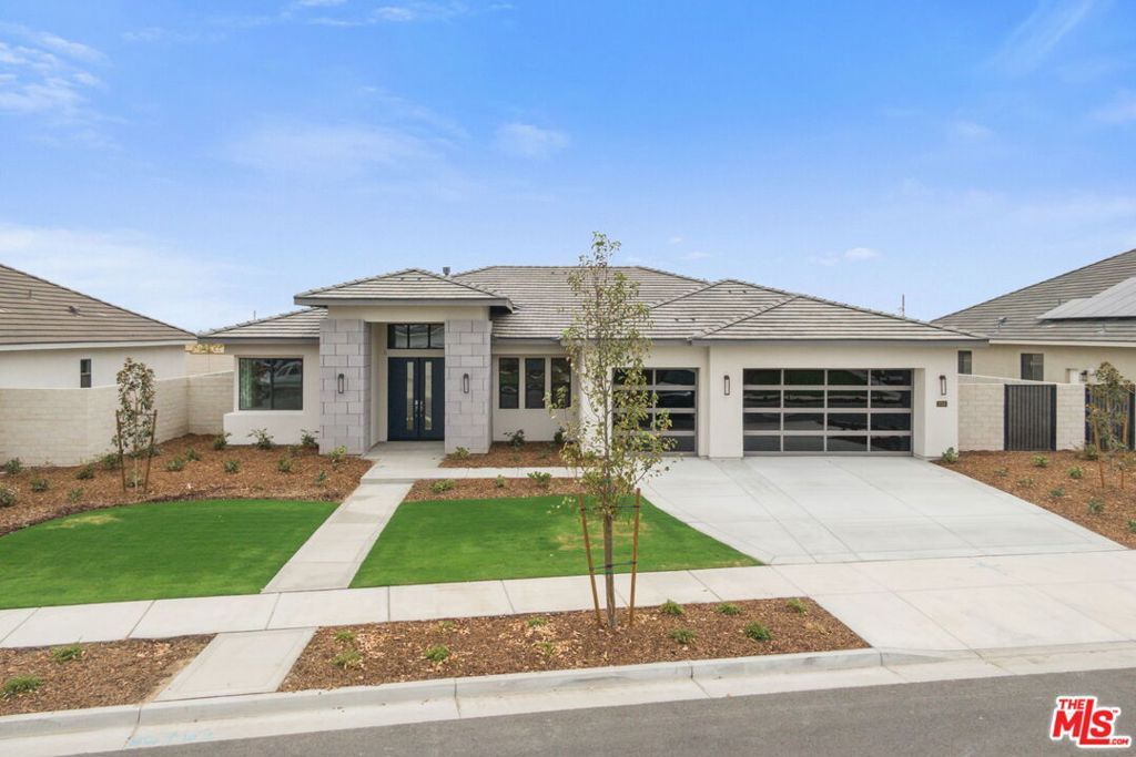 Property Photo:  3703 Pathway Court  CA 93311 