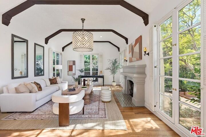 Property Photo:  384 N Bonhill Road  CA 90049 