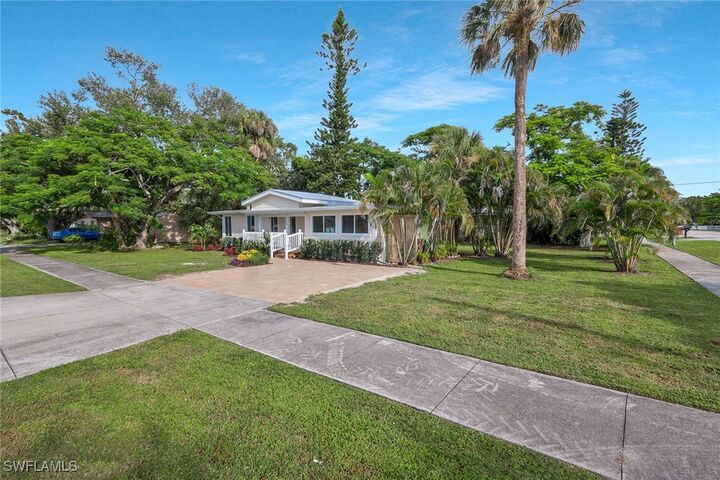 Property Photo: 1755 Oakley Avenue FL 33901