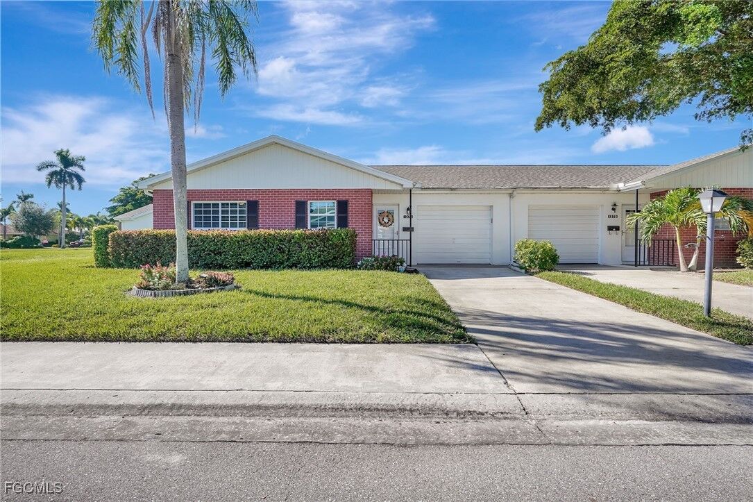 Property Photo:  1374 Bunker Way  FL 33919 