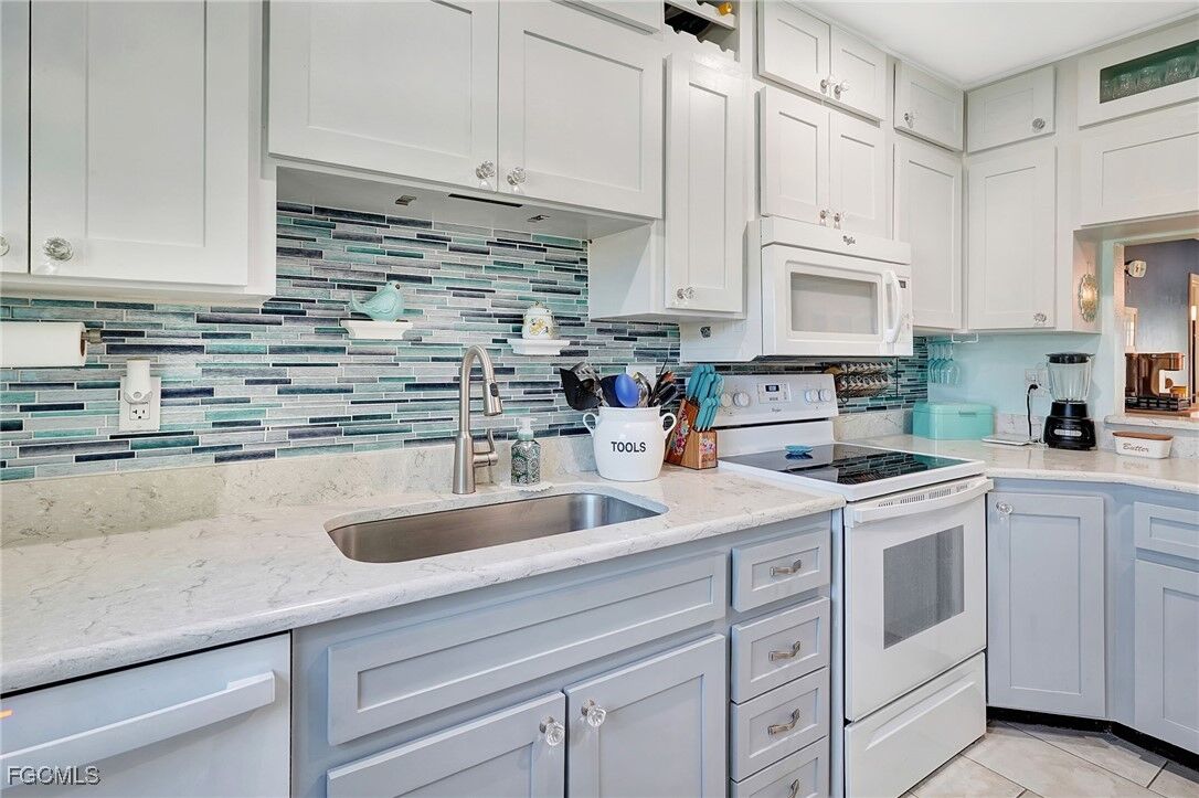 Property Photo: 1374 Bunker Way FL 33919