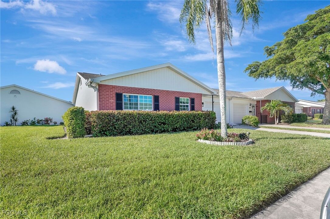 Property Photo:  1374 Bunker Way  FL 33919 