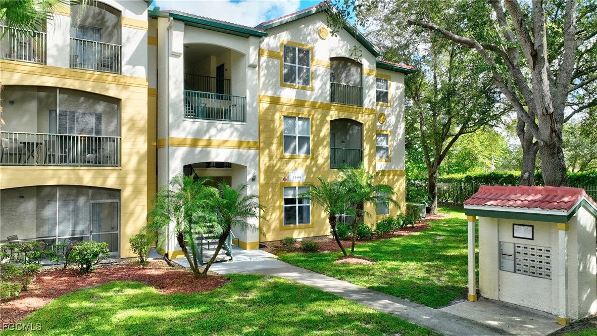 Property Photo: 11480 Villa Grand 118 FL 33913