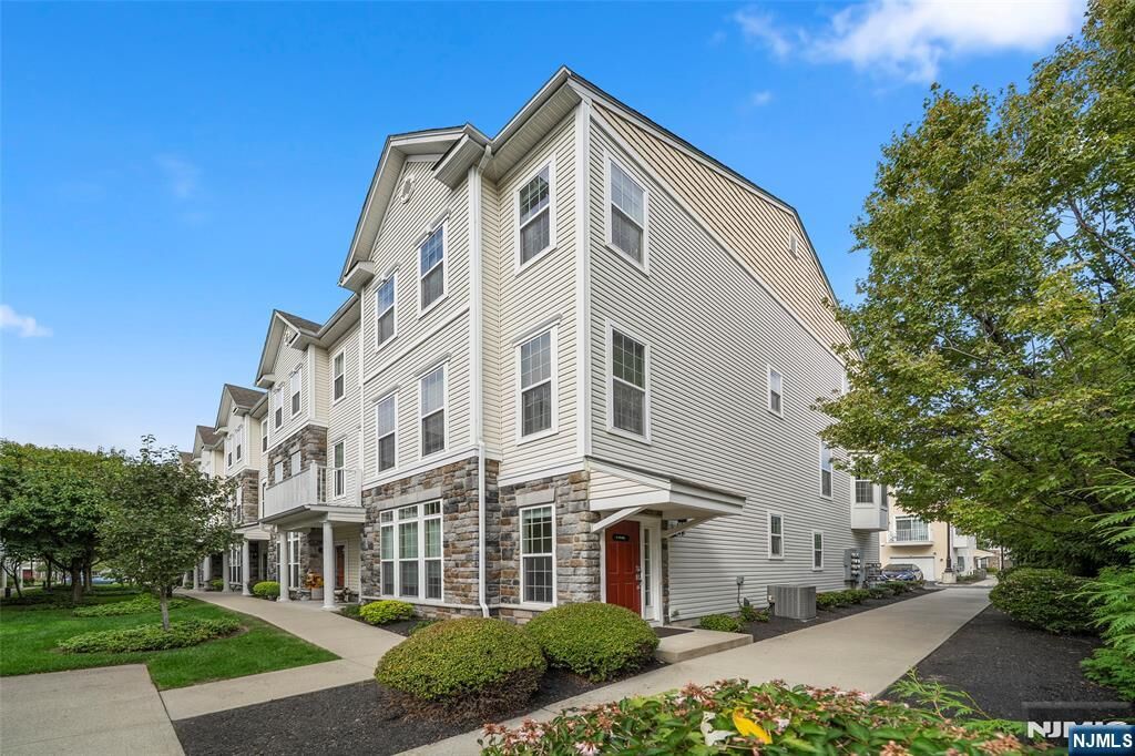 Property Photo:  3 Holly Lane  NJ 07026 
