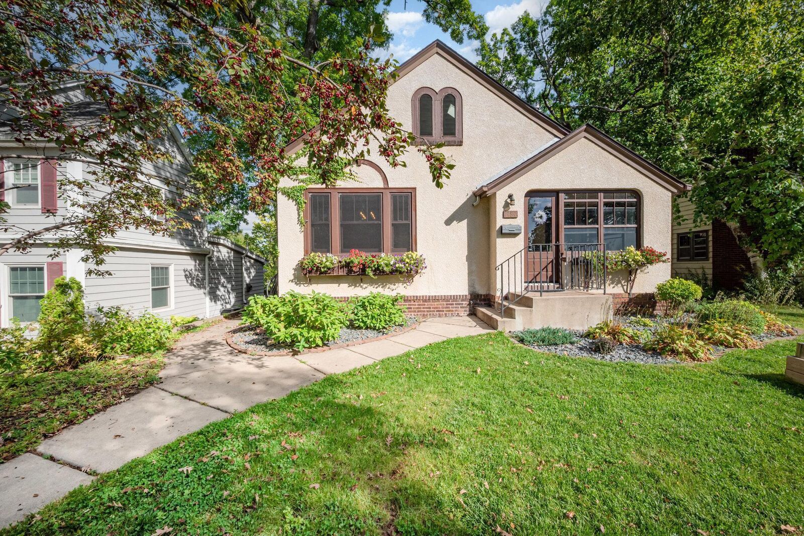 Property Photo:  1484 Branston Street  MN 55108 