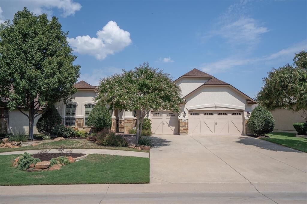 Property Photo:  12016 Pepperidge Avenue  TX 76207 