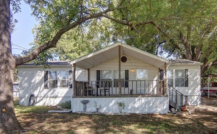 Property Photo: 315 Peach Street TX 76449
