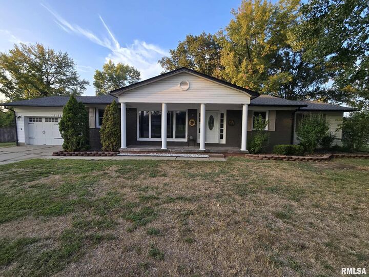 12152 E Meadows Drive  Mt Vernon IL 62864 photo
