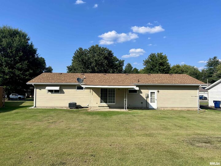Property Photo:  207 Patricia Lane  IL 62896 