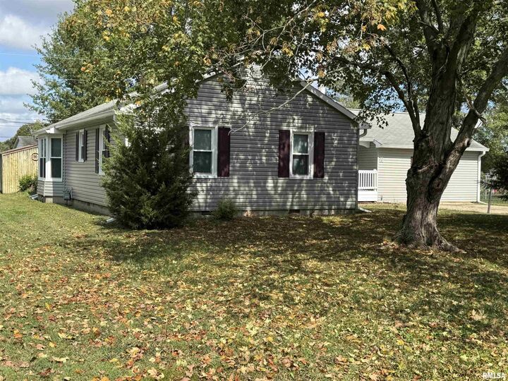 Property Photo:  7 Holly Lane  IL 62839 