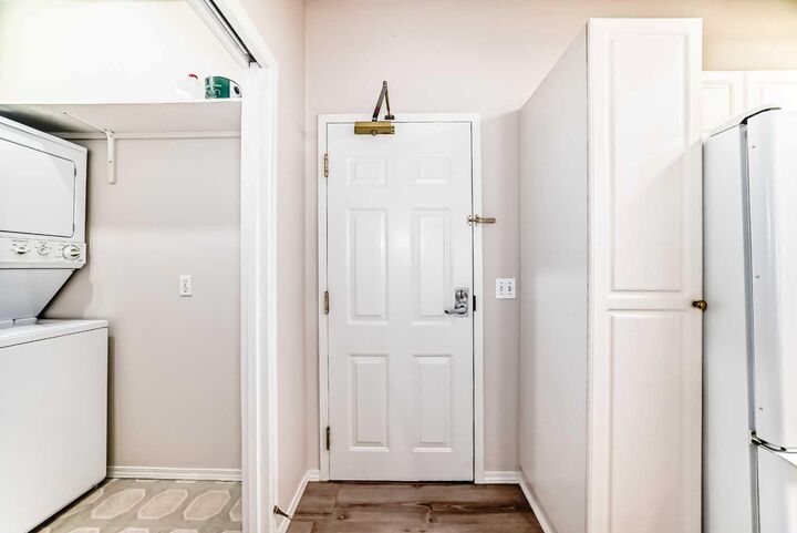 Property Photo:  2850 51 Street SW 112  AB T3E 6S7