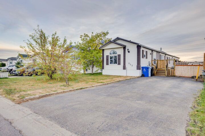 Property Photo:  252 Cree Road  AB T9K 1X8 