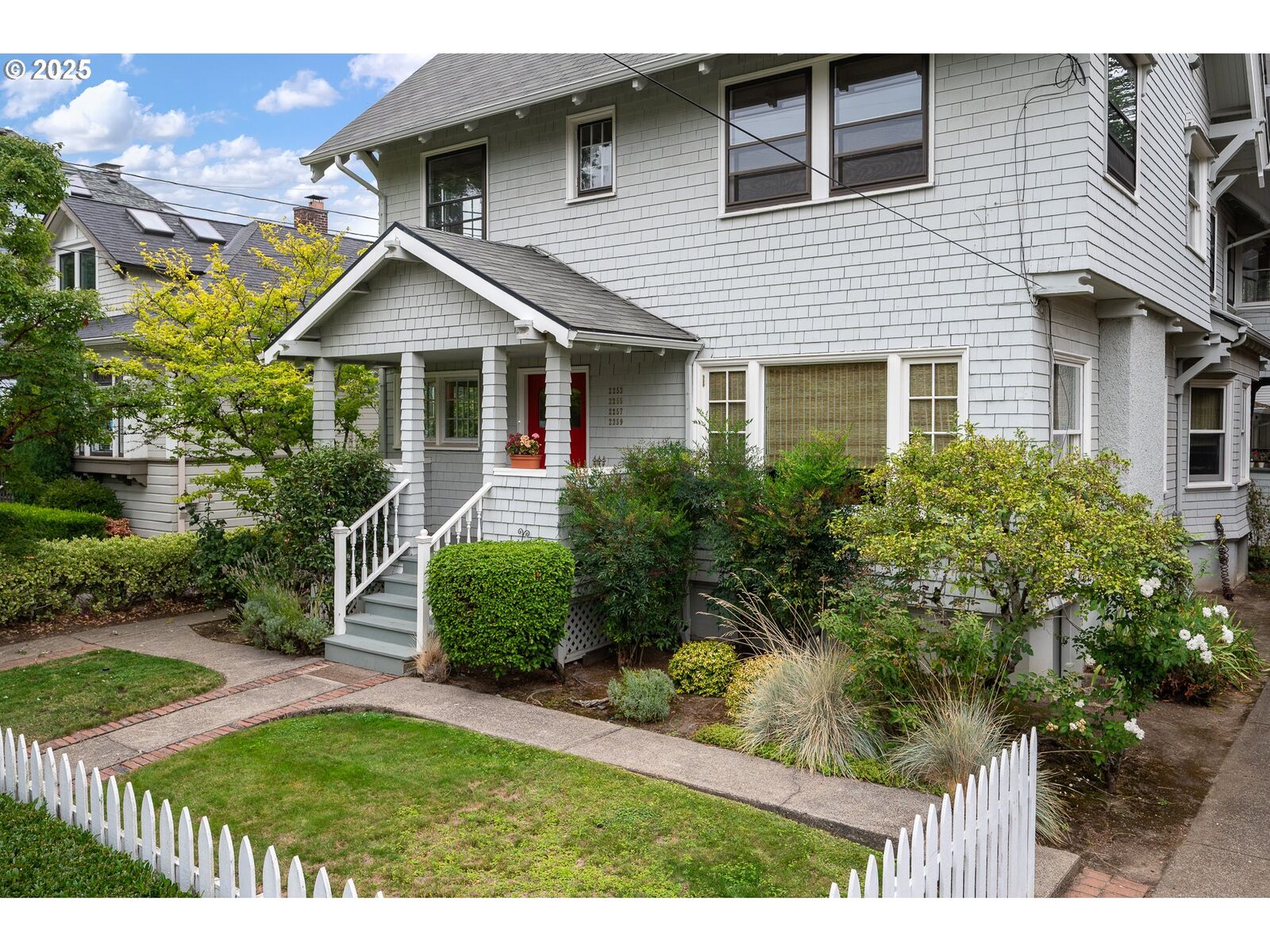 Property Photo: 2253 NW Irving St NW OR 97210