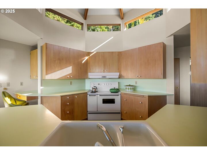 Property Photo:  3332 SW Fairmount Ln  OR 97239 