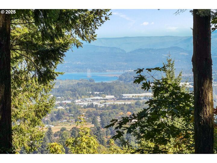 Property Photo:  3140 NE Rocky Butte Ln  OR 97220 