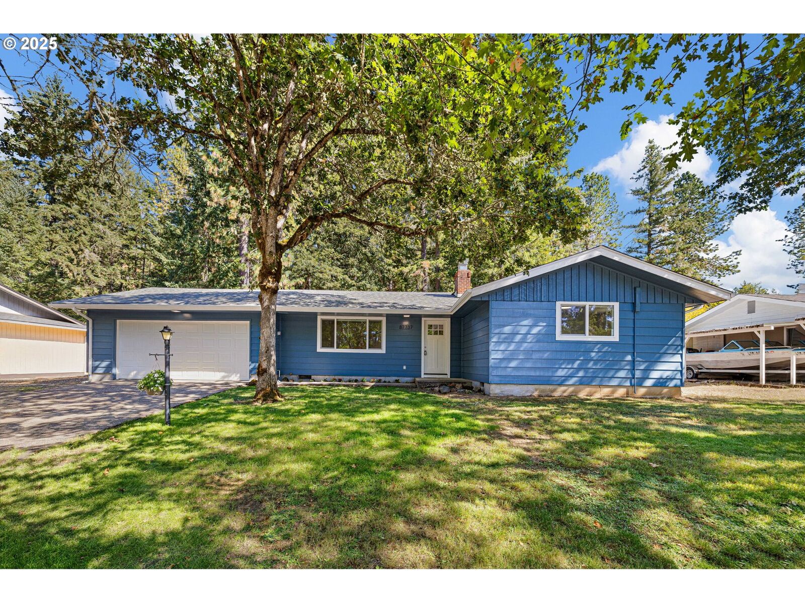 Property Photo:  87737 Oak Island Dr  OR 97487 
