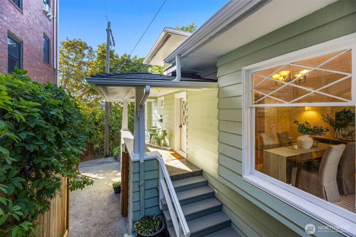 Property Photo: 1508 Galer Place N WA 98109