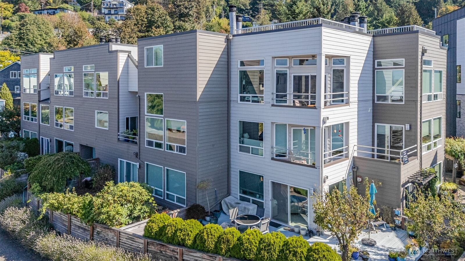 Property Photo: 4004 Beach Drive SW 302 WA 98116