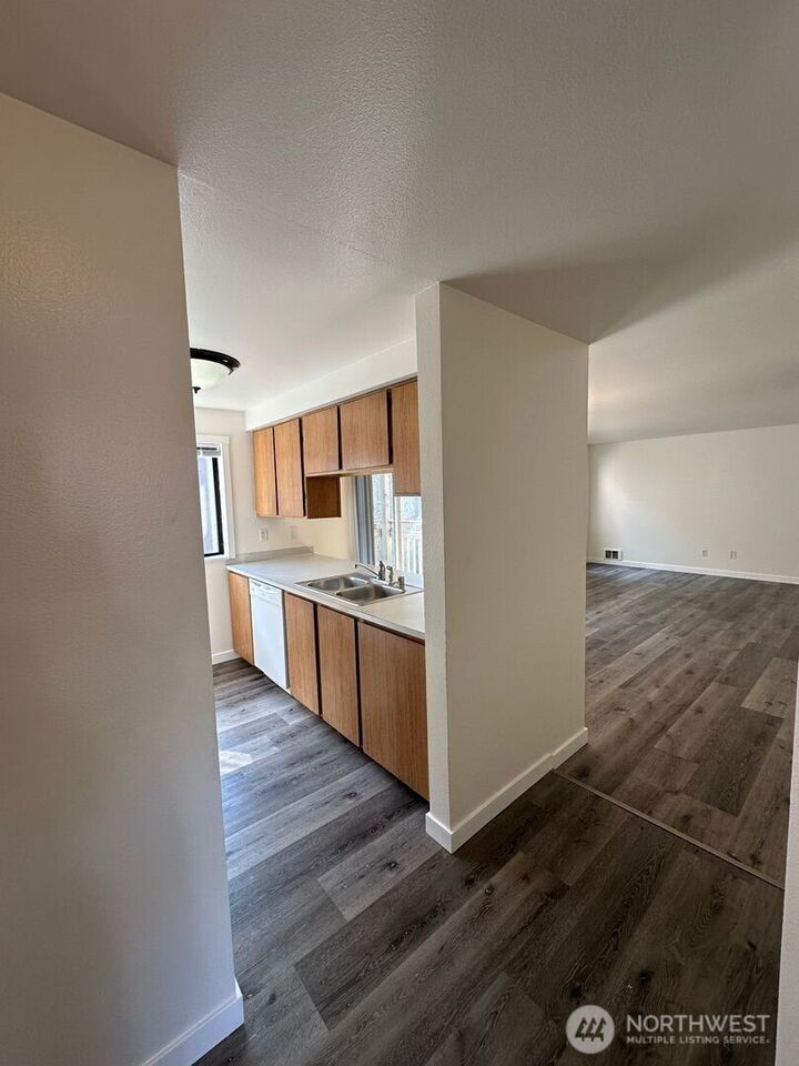 Property Photo:  2515  Melvin Avenue C  WA 98201 