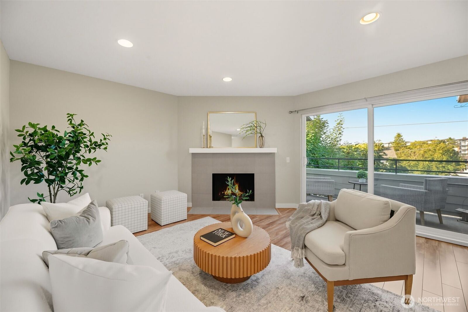 Property Photo:  3233 NE 12th Street 313  WA 98056 