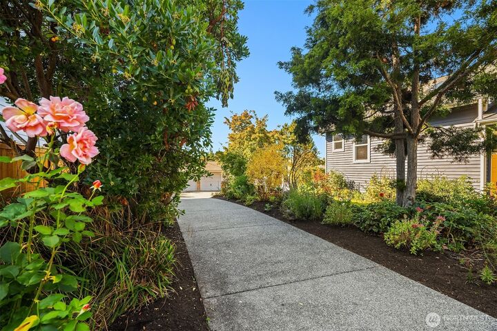Property Photo:  14933  73rd Avenue NE  WA 98028 