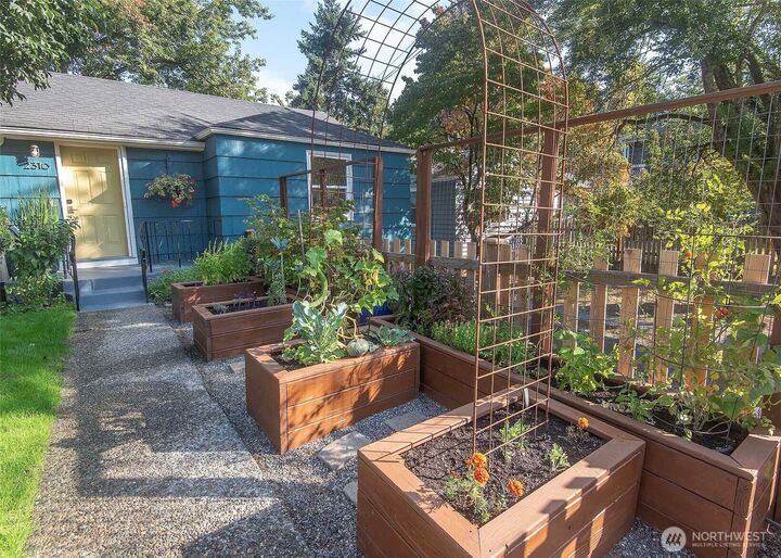 Property Photo: 2310 NE 94th Street WA 98115