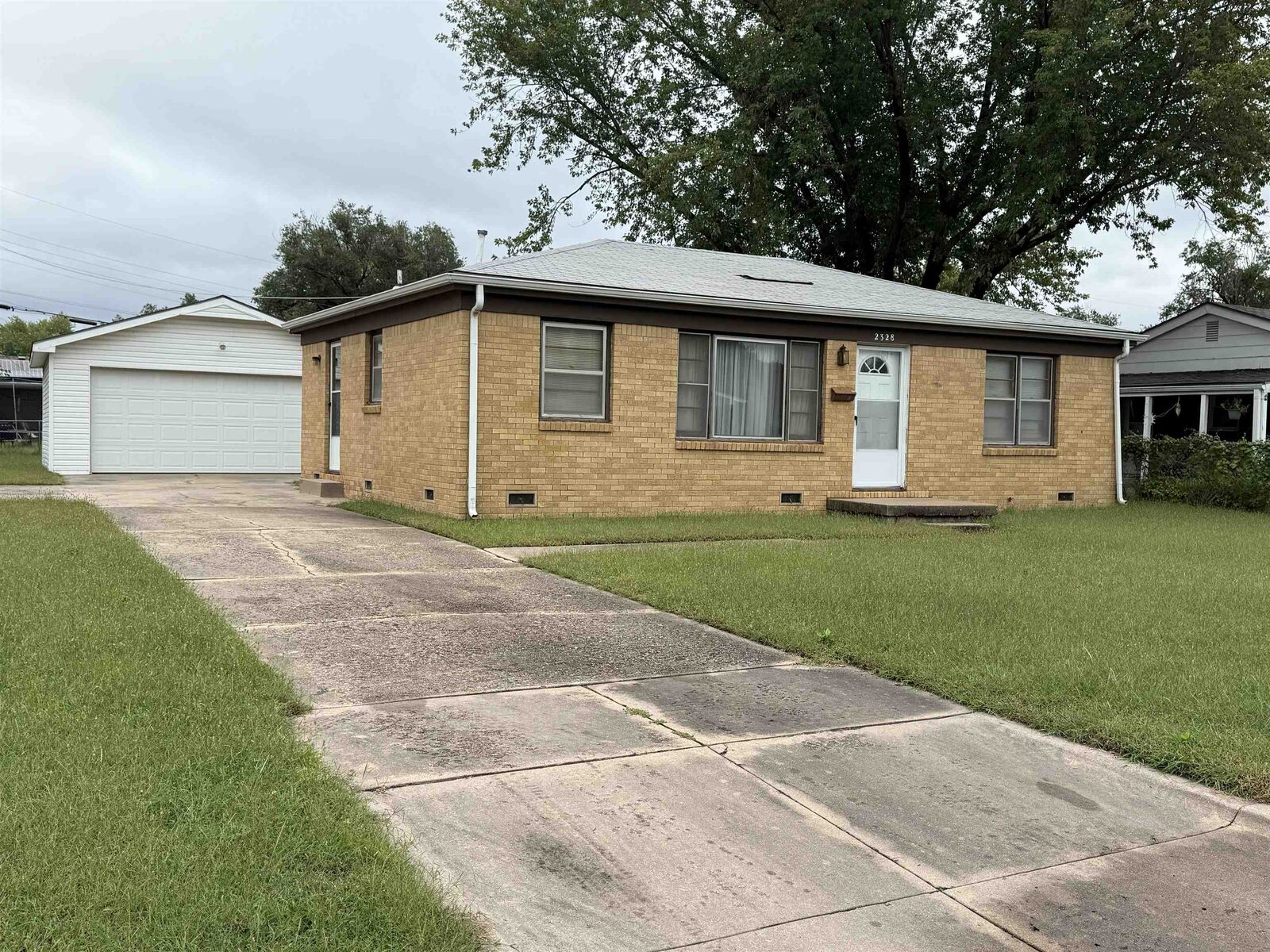 Property Photo:  2328 W Wildwood Rd  KS 67217 