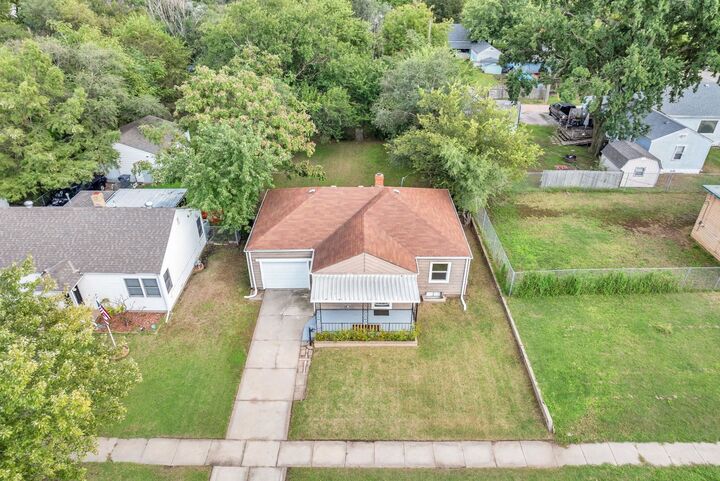 Property Photo: 1948 S Topeka Ave KS 67211