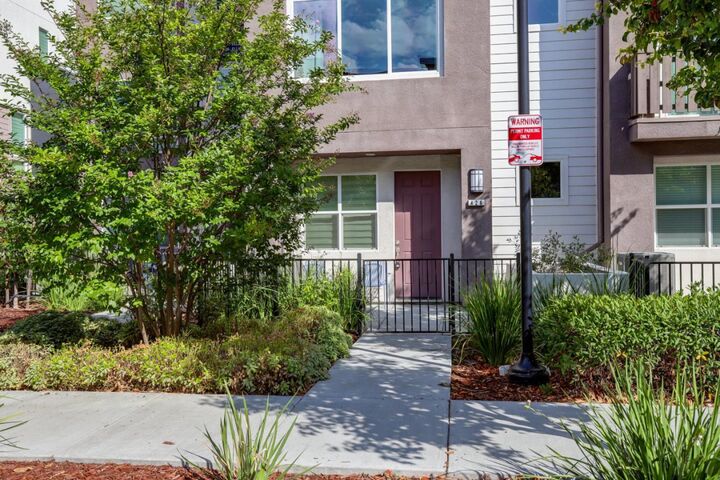 Property Photo:  426 Ellicott Loop  CA 95123 
