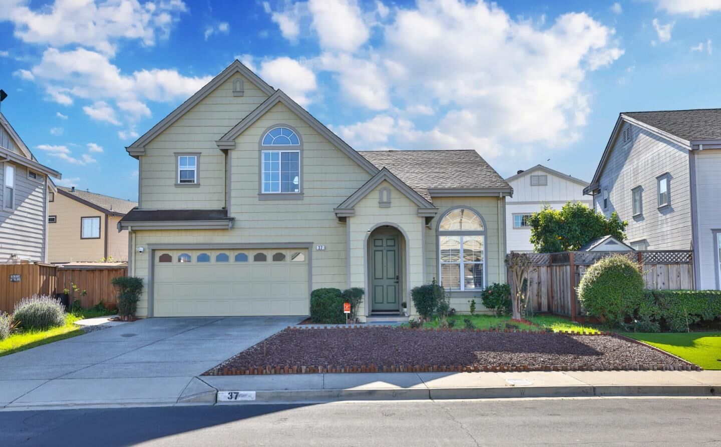 Property Photo:  37 Lance Way  CA 94544 