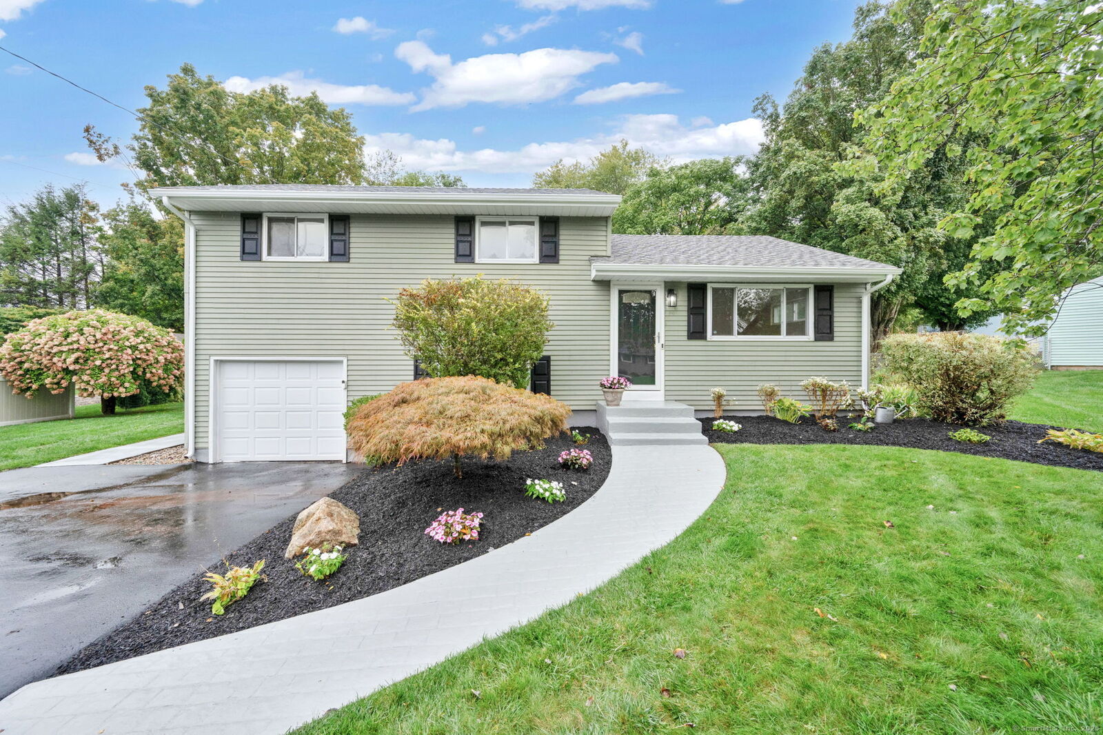 Property Photo:  20 Robert Drive  CT 06074 
