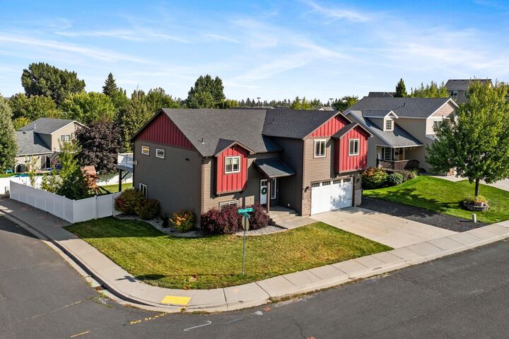Property Photo:  2201 Hillside Dr  WA 99004 