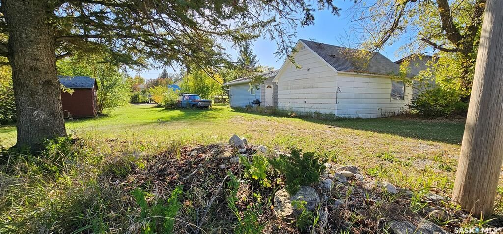 Photo de la propriété:  121 4th Avenue E  SK S0E 1W0 