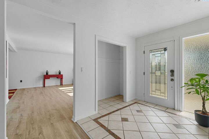 Property Photo: 1308 Swift Blvd WA 99352
