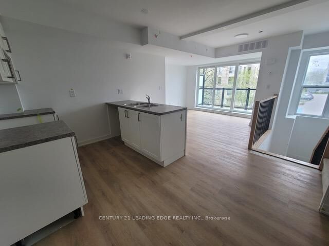 Property Photo:  400 Mary Street 6  ON L1N 2P8 