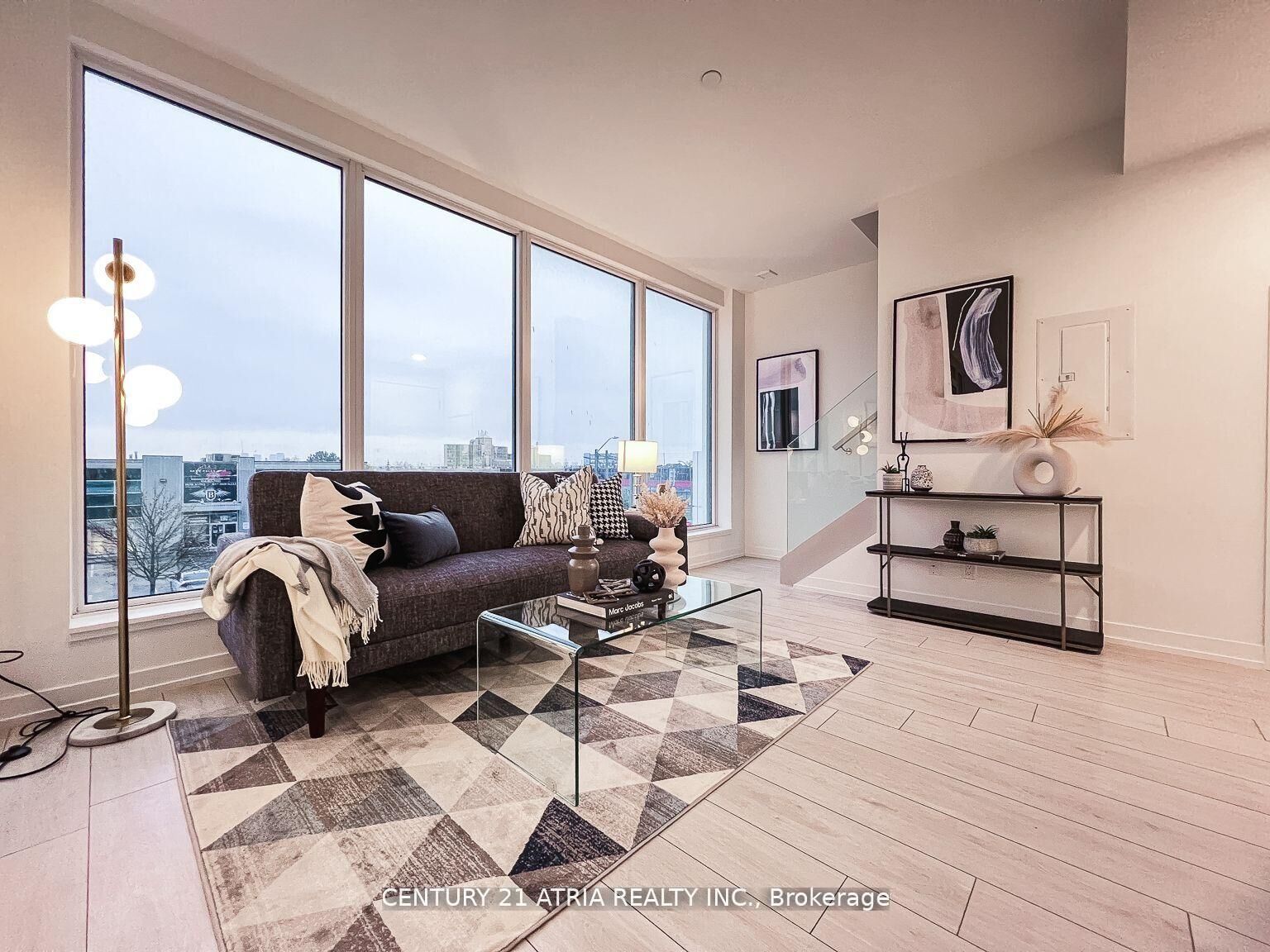 Property Photo:  950 Portage Parkway 202  ON L4K 3Y8 