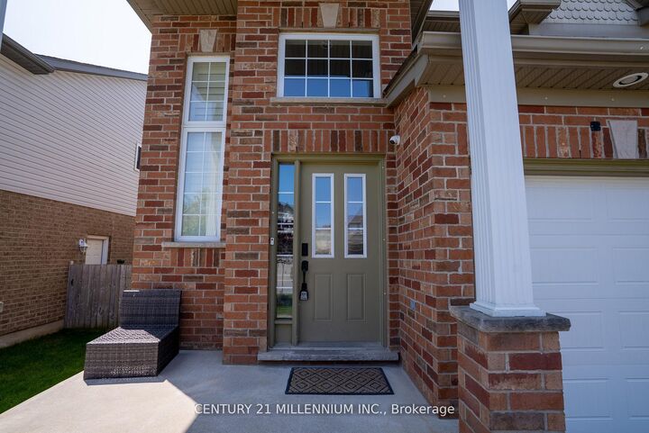 Property Photo:  2427 Asima Drive  ON N6M 0B3 