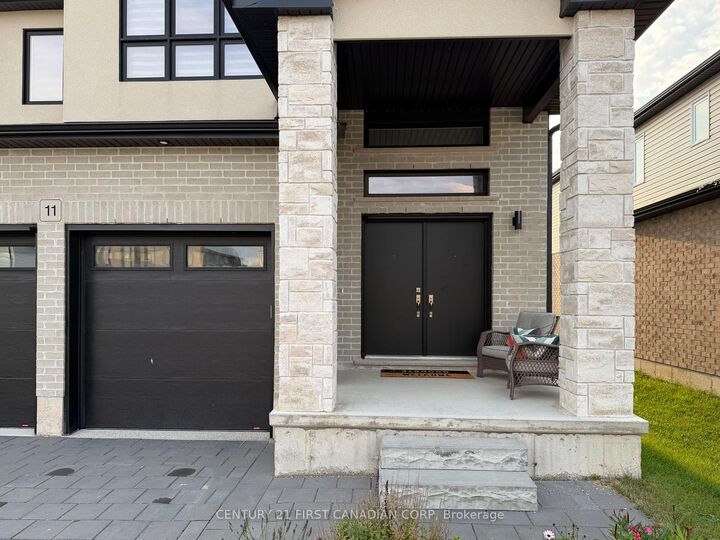 Photo de la propriété:  11 Triebner Street  ON N0M 1S2 