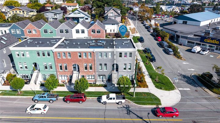 Property Photo:  230 Wilson St 24  BC V9A 3G2 