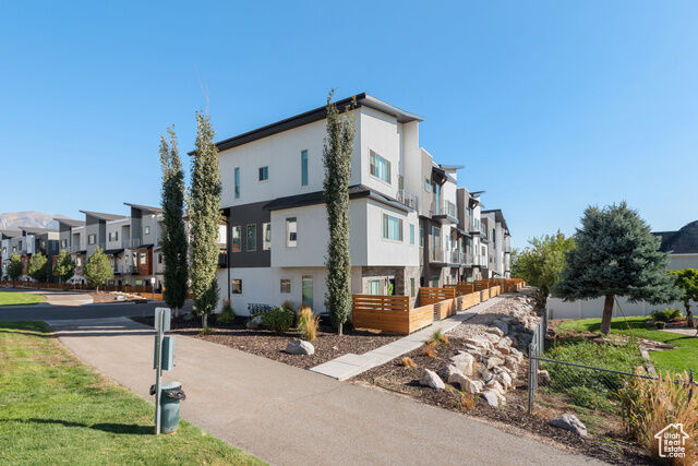 Property Photo: 2211 N 525 W UT 84041