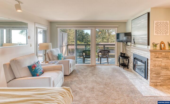 Property Photo:  301 Otter Crest Lp  OR 97369 