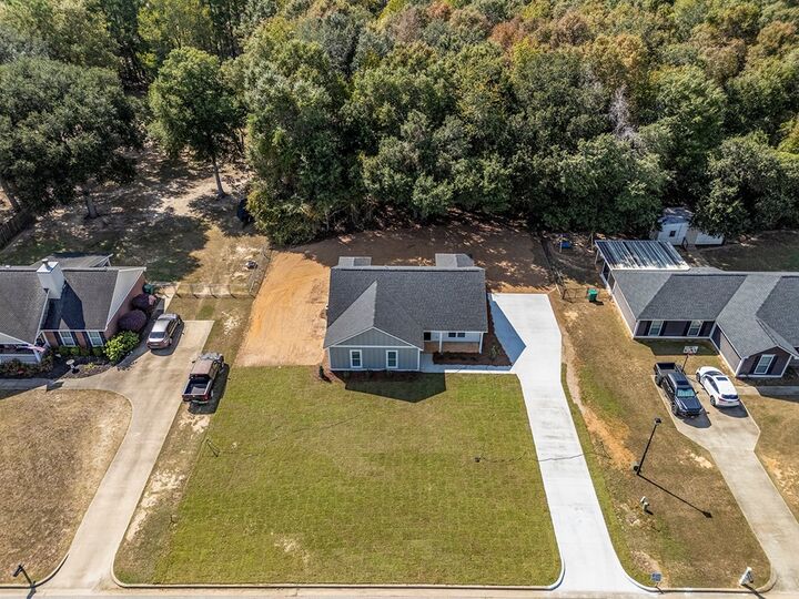 Property Photo: 121 Melrose Way GA 31763